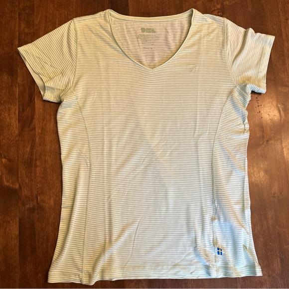 FJALLRAVEN Abisko Cool T Shirt Green Striped Women’s Size M V-neck Tee Fjall - Picture 1 of 8